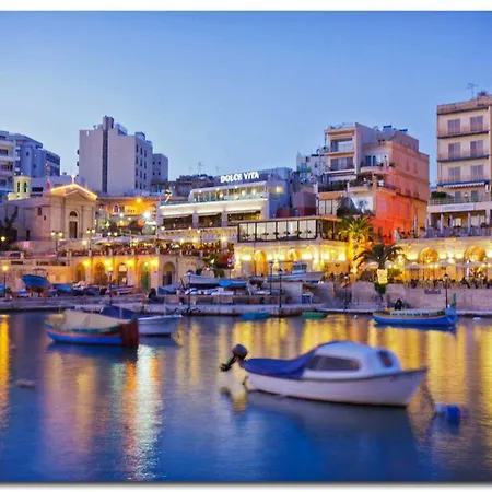 Apartment Stylish 2 Bedroom In An Amazing Location *