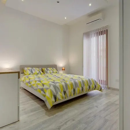 Apartament Stylish 2 Bedroom In An Amazing Location