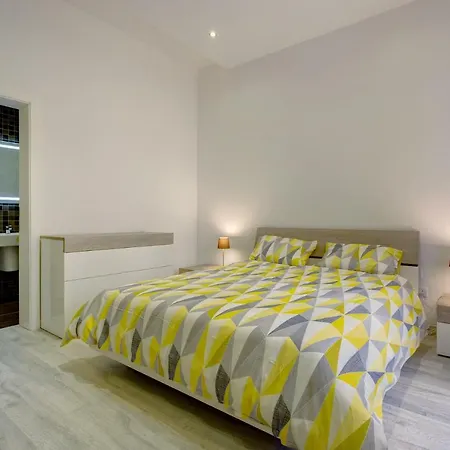 Stylish 2 Bedroom In An Amazing Location Sliema