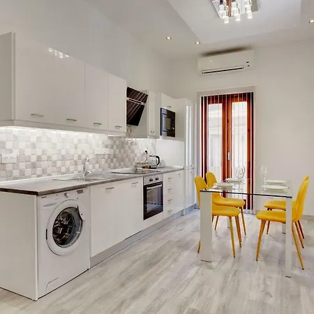 Stylish 2 Bedroom In An Amazing Location *